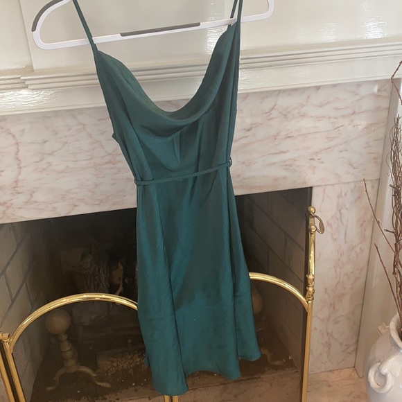 Motel Rocks Paiva Dress in Satin Forest Green size small - Picture 3 of 6